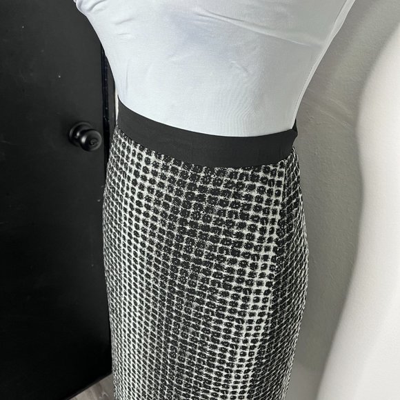 NWT BCBGeneration Black Pattern Polyester Light Skirt Size S - Picture 4 of 11